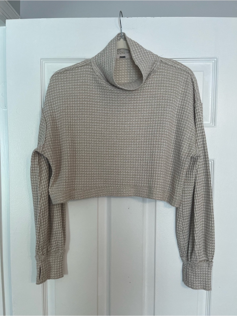 Free People Cropped Houndstooth Turtleneck Sweater in Beige